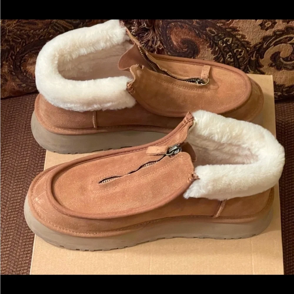 Women’s Ugg boots - Picture 3 of 3